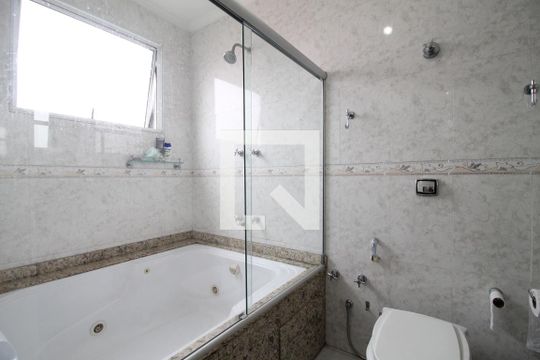 Banheiro da Suíte de casa à venda com 3 quartos, 250m² em Vila Ré, São Paulo