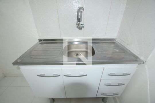 Cozinha de apartamento para alugar com 1 quarto, 30m² em Vicente de Carvalho, Rio de Janeiro