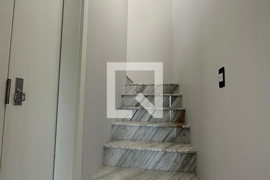 Escada de casa à venda com 2 quartos, 141m² em Scharlau, São Leopoldo