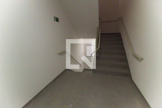 Escadas de apartamento à venda com 1 quarto, 34m² em Vila Granada, São Paulo