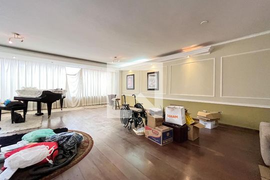 Casa à venda com 5 quartos, 500m² em Vila Campestre, São Paulo
