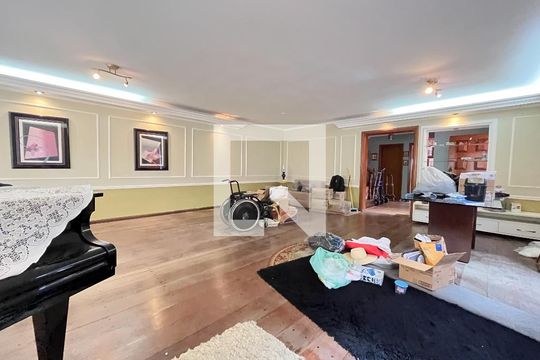 Sala de casa à venda com 5 quartos, 500m² em Vila Campestre, São Paulo