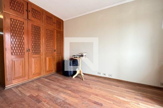 Quarto 1 de casa à venda com 5 quartos, 500m² em Vila Campestre, São Paulo