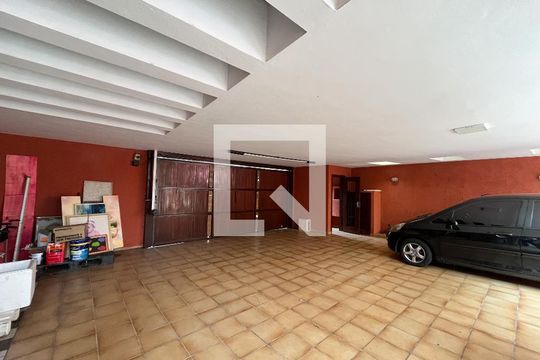 Garagem de casa à venda com 5 quartos, 500m² em Vila Campestre, São Paulo