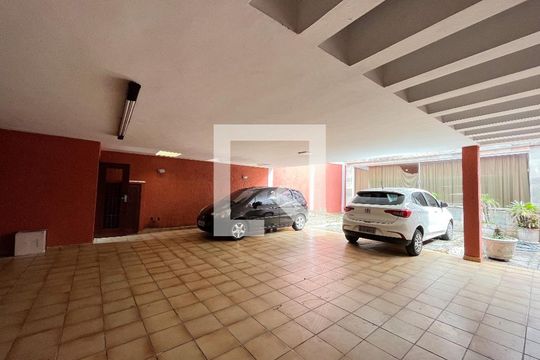 Garagem de casa à venda com 5 quartos, 500m² em Vila Campestre, São Paulo