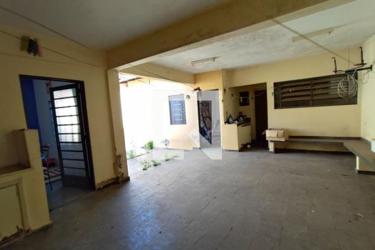 Quintal de casa à venda com 4 quartos, 400m² em Jardim do Trevo, Campinas
