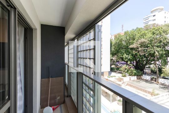 Varanda de kitnet/studio para alugar com 1 quarto, 24m² em Campo Belo, São Paulo