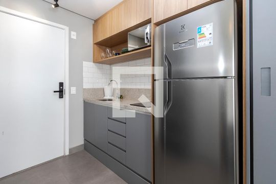Cozinha de kitnet/studio para alugar com 1 quarto, 24m² em Campo Belo, São Paulo