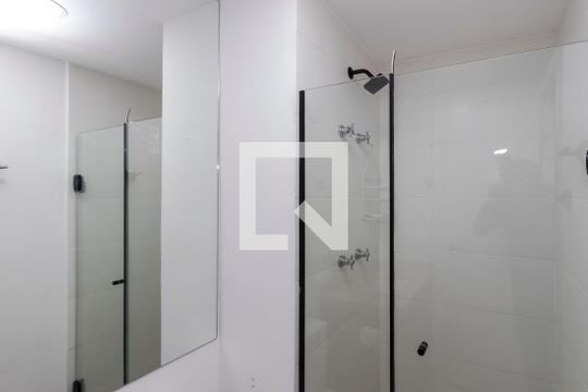 Banheiro de kitnet/studio para alugar com 1 quarto, 24m² em Campo Belo, São Paulo