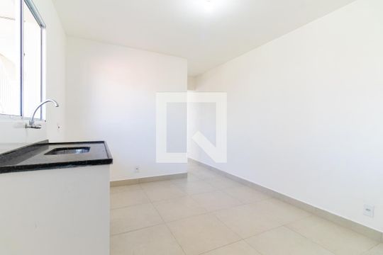 Cozinha de kitnet/studio para alugar com 1 quarto, 31m² em Jardim Alfredo, São Paulo