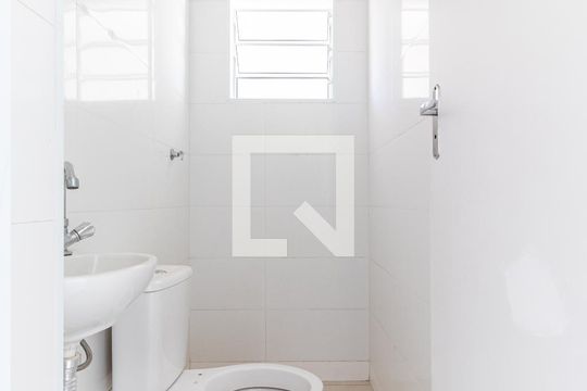 Banheiro de kitnet/studio para alugar com 1 quarto, 31m² em Jardim Alfredo, São Paulo