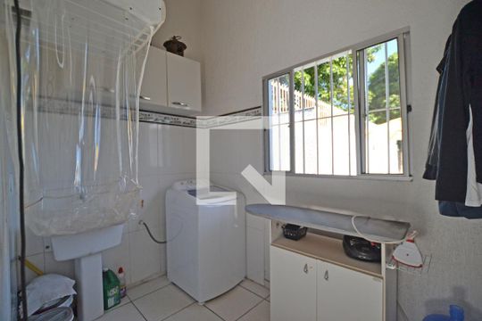 Área de Serviço de casa à venda com 3 quartos, 248m² em Medianeira, Porto Alegre