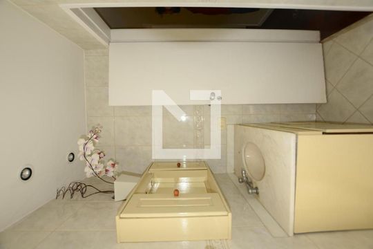 Banheiro Social de apartamento à venda com 3 quartos, 100m² em Vila Valqueire, Rio de Janeiro