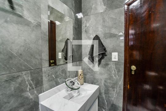 Banheiro da Suíte de casa à venda com 4 quartos, 342m² em Jardim das Maravilhas, Santo André