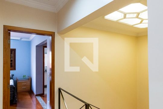 Corredor de casa à venda com 4 quartos, 157m² em Vila Paulista, São Paulo