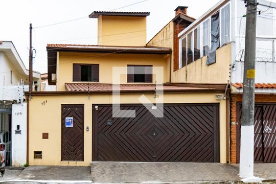 Fachada de casa à venda com 4 quartos, 157m² em Vila Paulista, São Paulo