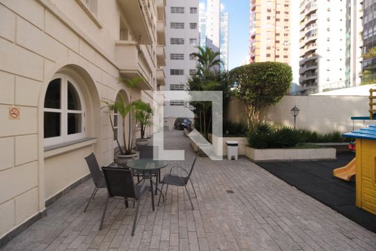 Área comum de apartamento para alugar com 4 quartos, 130m² em Itaim Bibi, São Paulo