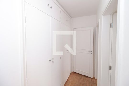 Corredor de apartamento para alugar com 4 quartos, 130m² em Itaim Bibi, São Paulo