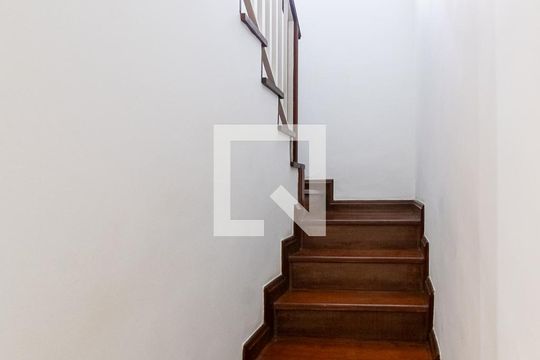 Escadas de casa à venda com 4 quartos, 289m² em Cidade Vargas, São Paulo