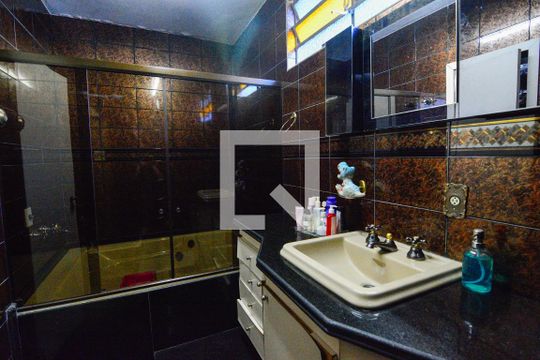 Banheiro da Suíte de casa à venda com 3 quartos, 400m² em Conjunto Califórnia, Belo Horizonte