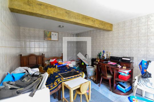 Quarto de Serviço de casa à venda com 3 quartos, 400m² em Conjunto Califórnia, Belo Horizonte