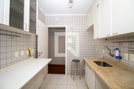 Cozinha de apartamento para alugar com 3 quartos, 102m² em Pinheiros, São Paulo