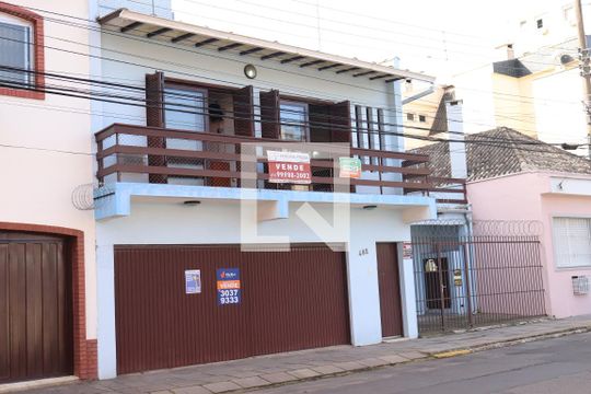 Fachada de casa à venda com 4 quartos, 240m² em Centro, São Leopoldo