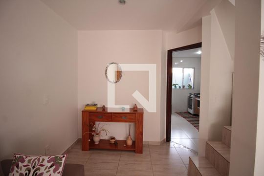 Sala de casa de condomínio à venda com 2 quartos, 71m² em Santa Monica, Belo Horizonte