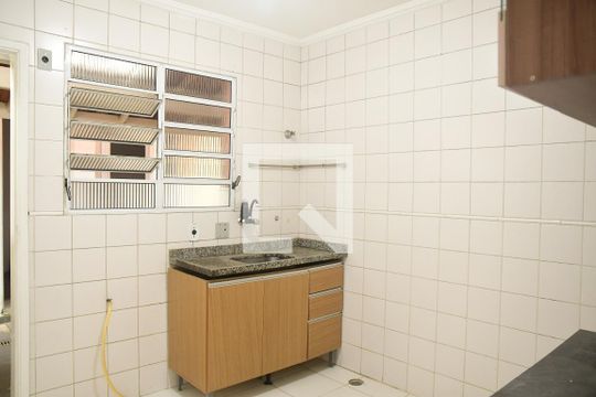 Cozinha de casa de condomínio para alugar com 2 quartos, 67m² em Granja Viana, Cotia