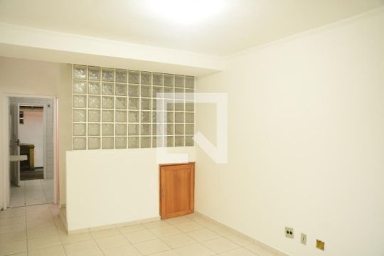 Sala de casa de condomínio para alugar com 2 quartos, 67m² em Granja Viana, Cotia
