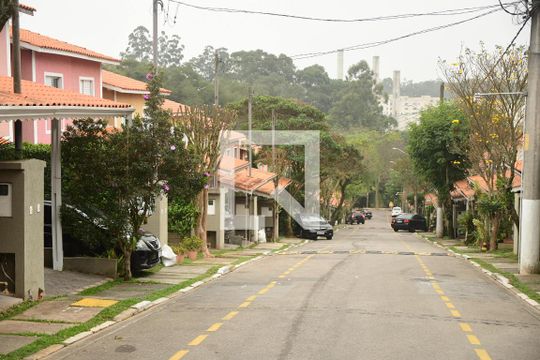 Vista da Rua de casa de condomínio para alugar com 2 quartos, 67m² em Granja Viana, Cotia