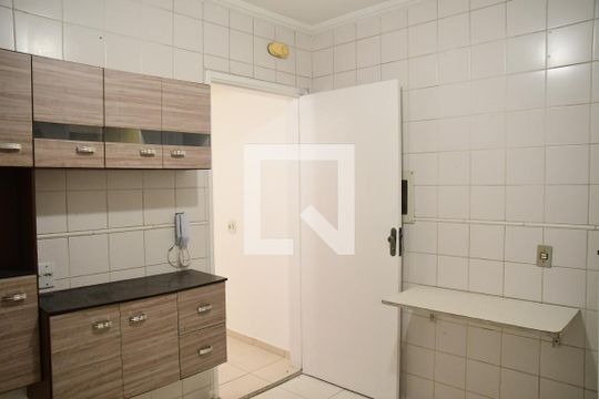 Cozinha de casa de condomínio para alugar com 2 quartos, 67m² em Granja Viana, Cotia