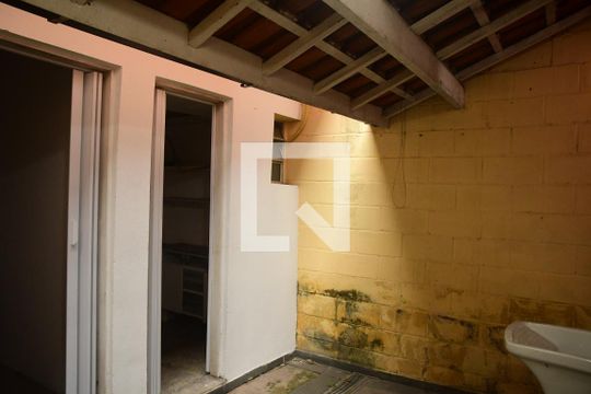 Quintal de casa de condomínio para alugar com 2 quartos, 67m² em Granja Viana, Cotia