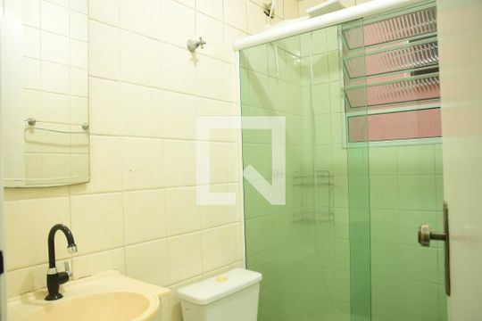 Banheiro de casa de condomínio para alugar com 2 quartos, 67m² em Granja Viana, Cotia