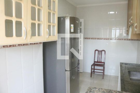Cozinha de apartamento para alugar com 2 quartos, 95m² em Guilhermina, Praia Grande