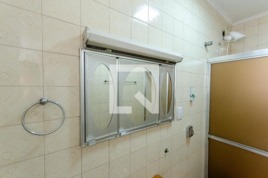 Banheiro de casa para alugar com 2 quartos, 79m² em Piqueri, São Paulo