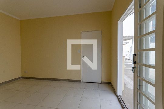 Sala de casa para alugar com 2 quartos, 79m² em Piqueri, São Paulo