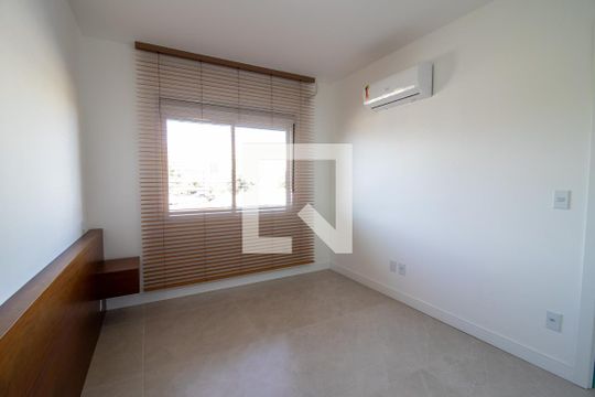 Quarto  de apartamento para alugar com 1 quarto, 45m² em Passo da Areia, Porto Alegre
