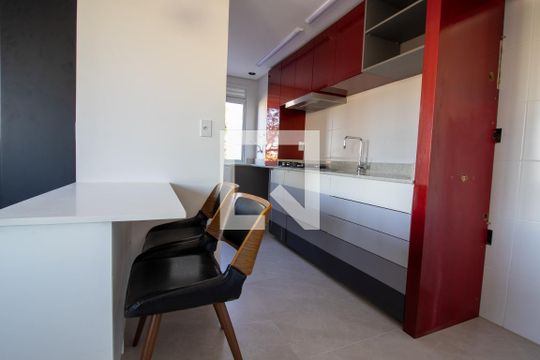 Cozinha de apartamento para alugar com 1 quarto, 45m² em Passo da Areia, Porto Alegre