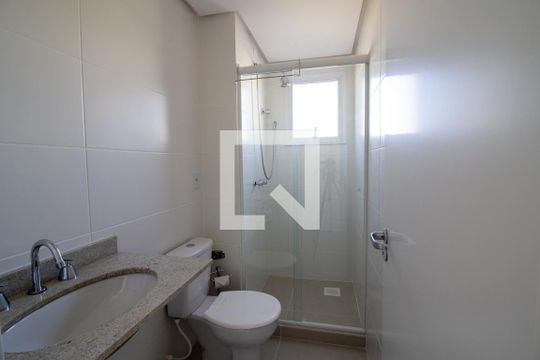 Banheiro de apartamento para alugar com 1 quarto, 45m² em Passo da Areia, Porto Alegre