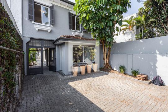 Garagem de casa à venda com 4 quartos, 250m² em Jardim Paulista, São Paulo