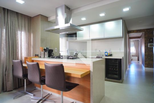 Cozinha de apartamento à venda com 3 quartos, 95m² em Petrópolis, Porto Alegre