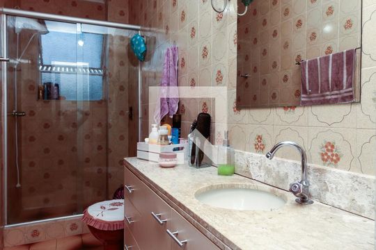 Banheiro de apartamento à venda com 3 quartos, 110m² em Menino Deus, Porto Alegre