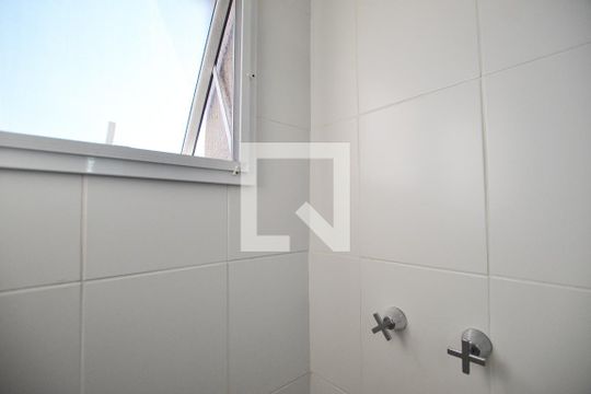 Banheiro da Suite 2 e 3 de apartamento à venda com 3 quartos, 106m² em Tristeza, Porto Alegre