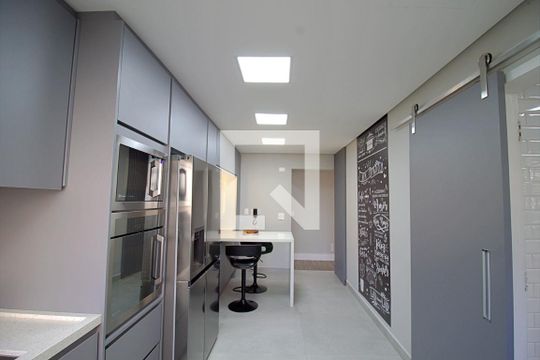 Cozinha de apartamento à venda com 3 quartos, 150m² em Vila Andrade, São Paulo