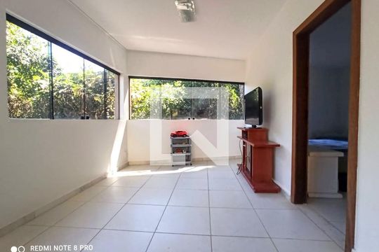 Sala de casa de condomínio à venda com 5 quartos, 385m² em Centro, Rio Acima