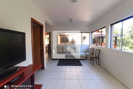 Sala de casa de condomínio à venda com 5 quartos, 385m² em Centro, Rio Acima