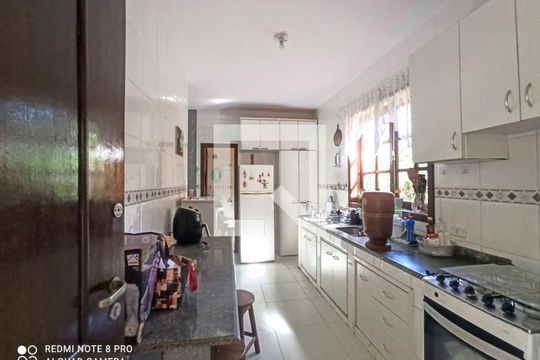 Cozinha de casa de condomínio à venda com 5 quartos, 385m² em Centro, Rio Acima