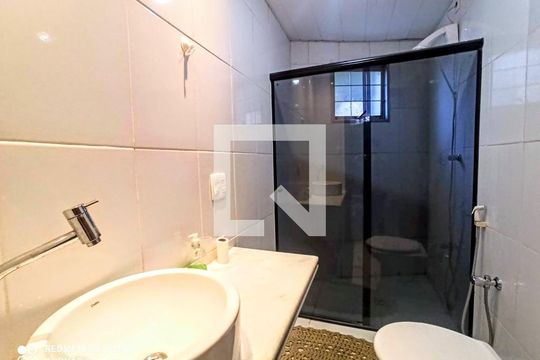Banheiro de casa de condomínio à venda com 5 quartos, 385m² em Centro, Rio Acima
