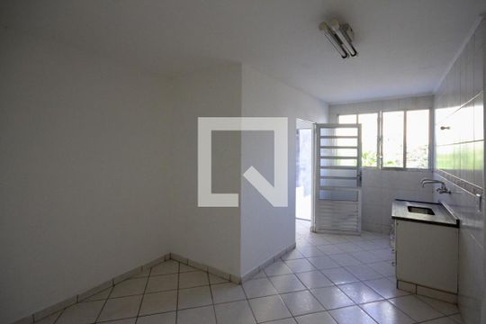 Cozinha de casa para alugar com 2 quartos, 150m² em Jardim Imperador (zona Leste), São Paulo